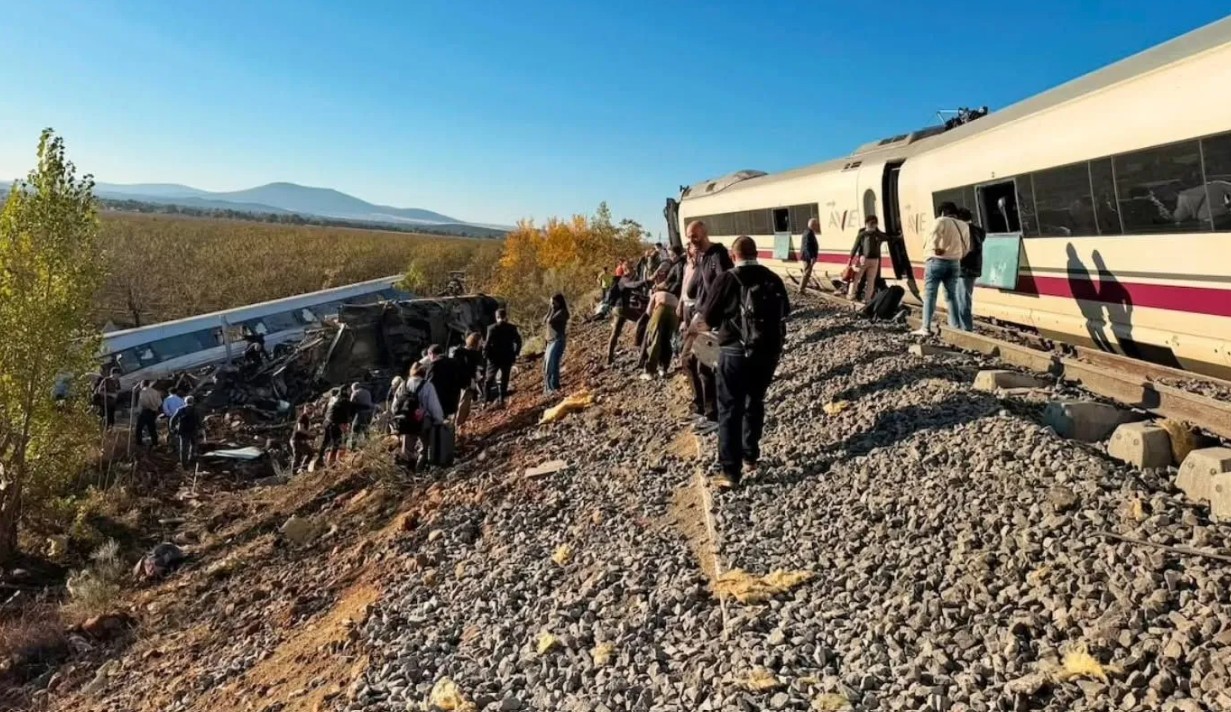 Spain Train Crash Video and Collision Kills at Least 68
